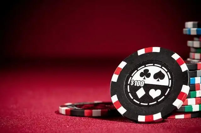 Người chơi trải nghiệm game slot trên điện thoại di động tại Việt Nam